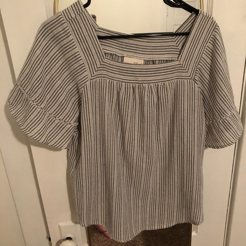 Universal Threads Top L - image 1